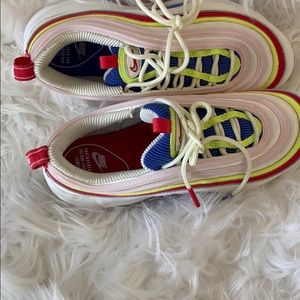 🔥🔥SOLD🔥🔥Women’s Nike Sneakers… never worn